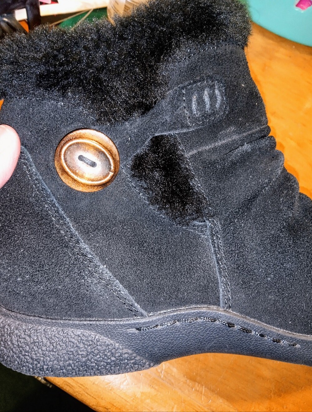Beartraps Women's Black Suede Leather Fuzzy Cuff Winter Ankle Boot Size 8M.